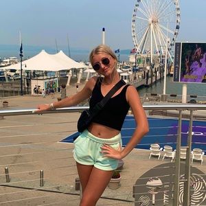 Meet your Posher, Corinne